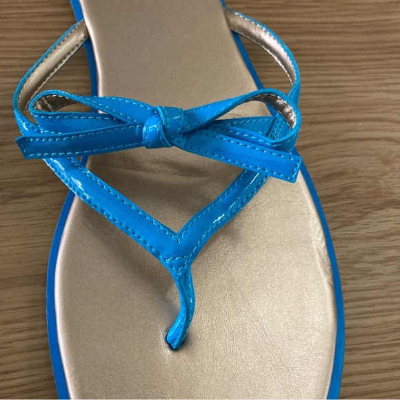 BCBG Paris Size 11 Blue Thong with Bows - NWOT - Picture 5 of 6